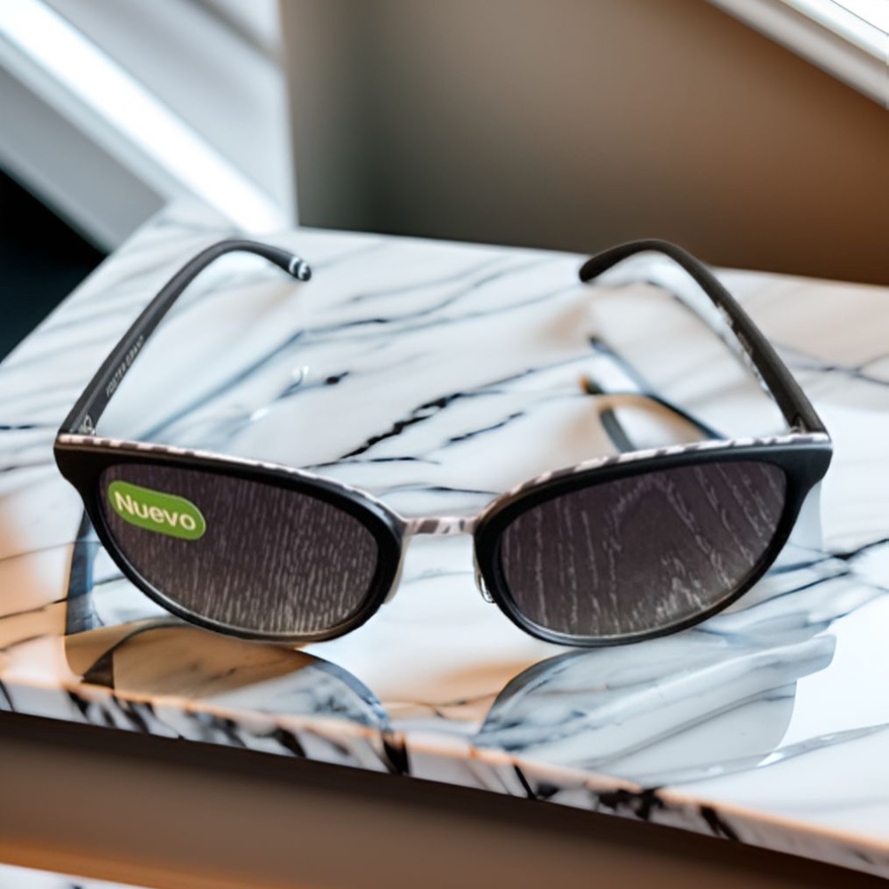 Stylish Round Black Sunglasses for Women - Lightweight Plastic Frame